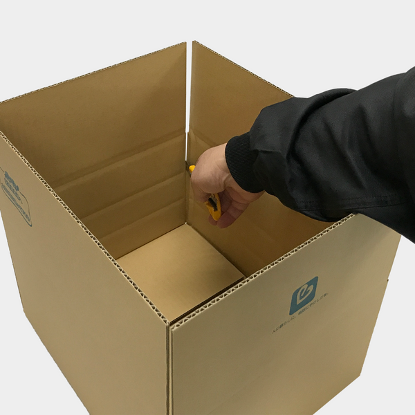 宅配100サイズのダンボール箱ですが、罫線まで裁ち下げると80サイズになります。